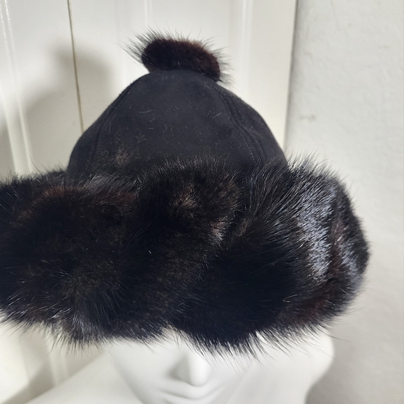 Elegant Black Fur-Trimmed Women's Hat - Picture 3 of 5